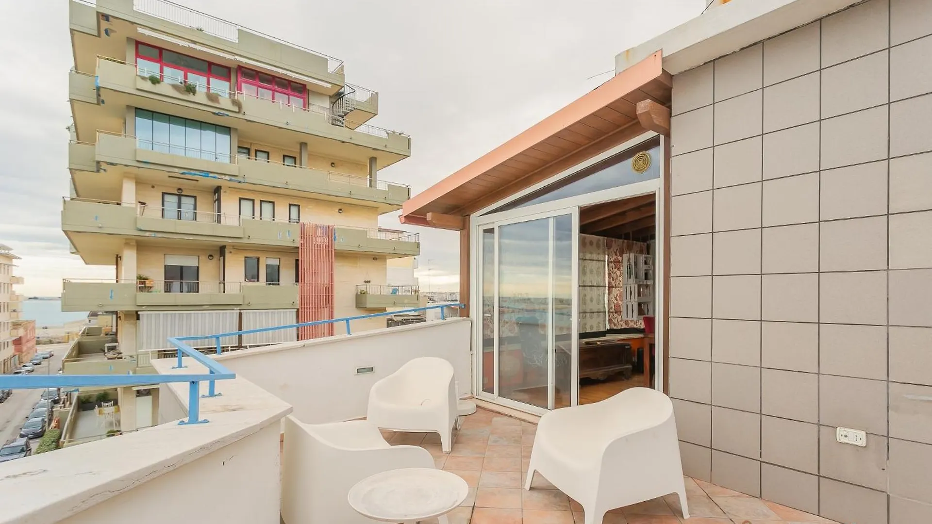 Apartament La Casa Sul Faro By Apulia Accommodation Bari Italia